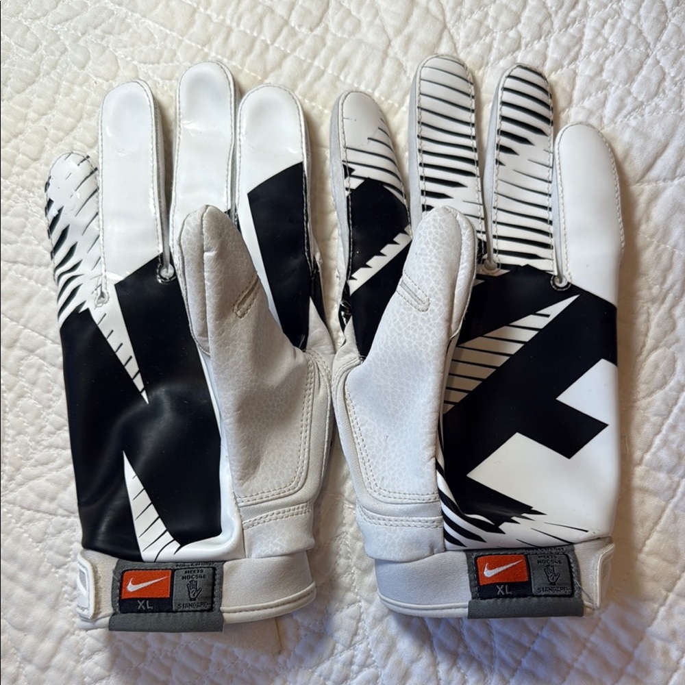 Nike Black & White Football Gloves Size XL